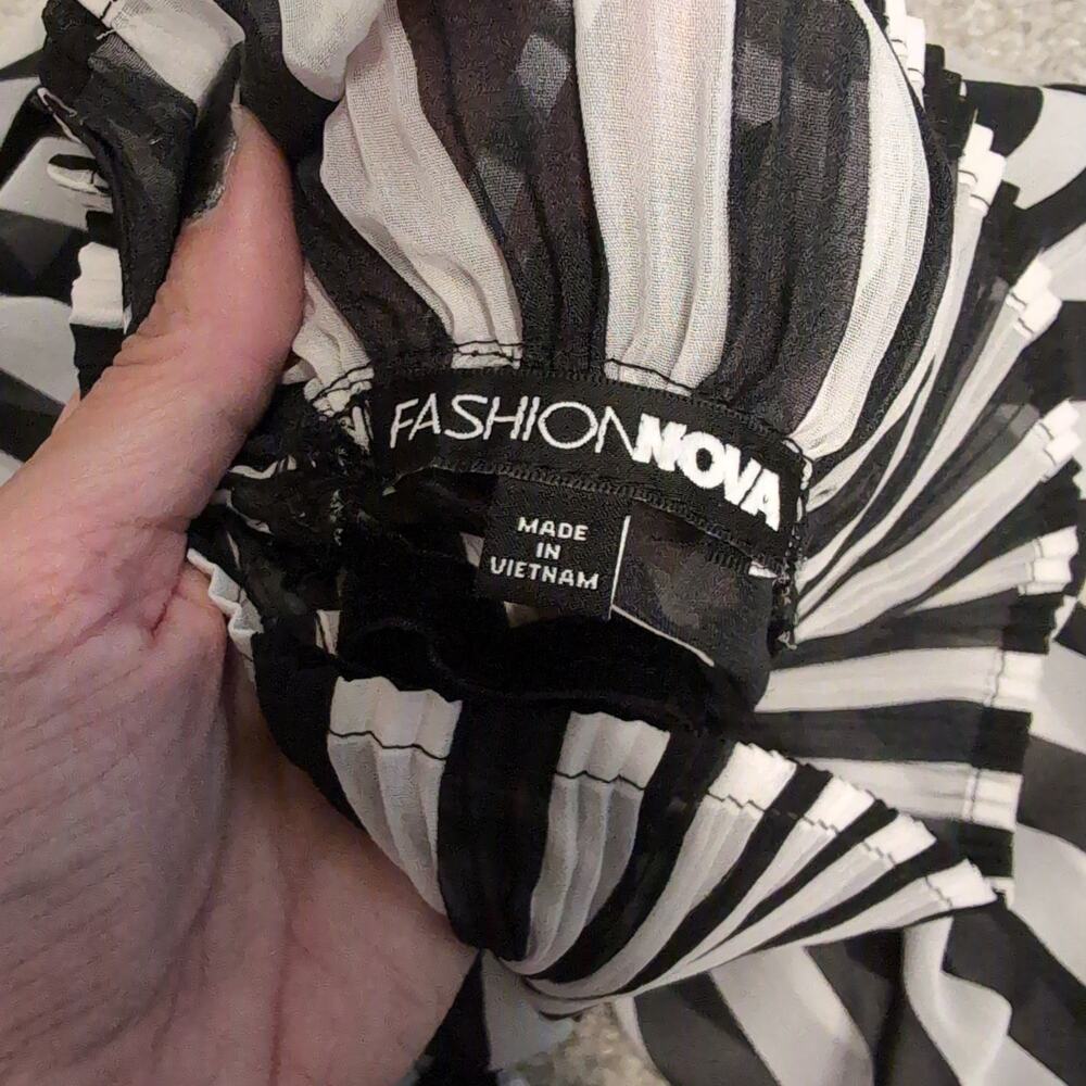 Striped Sheer Long Sleeve Bodysuit Gothic - Picture 5 of 7